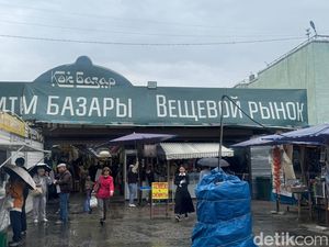 13 Ribu Langkah di Almaty, dari Pasar Tertua hingga Monumen Pahlawan Perang 13 Ribu Langkah di Almaty, dari Pasar Tertua hingga Monumen Pahlawan Perang