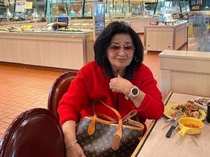 Yurike Sanger Istri Ke-7 Sukarno Akan Dimakamkan di TPU Tanah Kusir Yurike Sanger Istri Ke-7 Sukarno Akan Dimakamkan di TPU Tanah Kusir