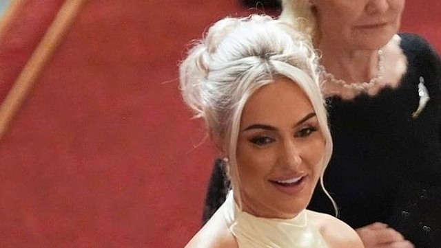 Kabar Terkini Artis dari InsertLive : Sosok Wanita Cantik Misterius di Jamuan Donald Trump Ternyata...