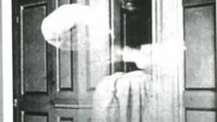 Kamera Ini Berhasil Rekam Sosok Misterius yang Bikin Merinding Kamera Ini Berhasil Rekam Sosok Misterius yang Bikin Merinding