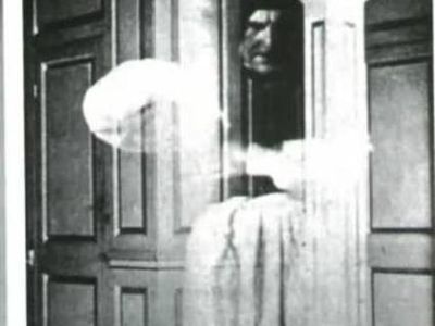 Kamera Ini Berhasil Rekam Sosok Misterius yang Bikin Merinding