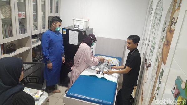 Potret Anak-anak Jalani Imunisasi Gratis, Para Ortu Antusias