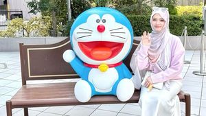 Inara Rusli Throwback Masa Kecil Foto Bareng Patung Doraemon-Gundam