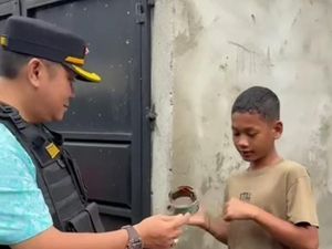 Bocah Palembang Main Layangan di Sekitar Jembatan Musi VI Ditertibkan Bocah Palembang Main Layangan di Sekitar Jembatan Musi VI Ditertibkan