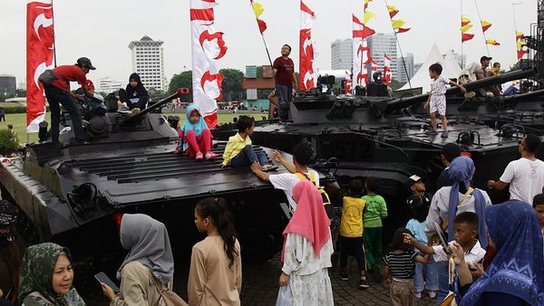 Warga Serbu TNI Fair di Monas, Pameran Alutsista Jadi Magnet