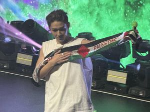 Viral Idol KPop Kibarkan Bendera Palestina Saat Konser, Tunjukkan Solidaritas