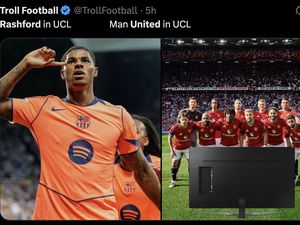 Meme MU Gigit Jari Lihat Rashford Gacor di Barcelona