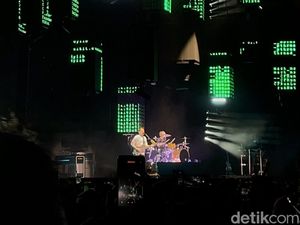 Rezeki Nomplok! MUSE Unggah Ojol yang Nyanyi Starlight di Luar Gerbang Carnaval