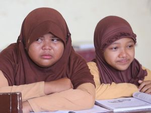 Menangis di Kelas, Siswi SD Paya Baro Hadapi Penutupan Sekolah Menangis di Kelas, Siswi SD Paya Baro Hadapi Penutupan Sekolah