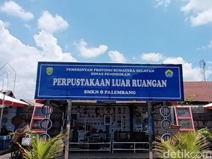 Lini Masa Teknologi dari Perpustakaan Luar Ruangan SMK 8 Palembang
