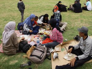 Akhir Pekan di Monas: Piknik Keluarga yang Penuh Manfaat untuk Anak Akhir Pekan di Monas: Piknik Keluarga yang Penuh Manfaat untuk Anak