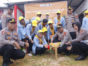 Mahasiswa Agen Green Policing dan Polisi Tanam Pohon di Siabu Camping Ground Mahasiswa Agen Green Policing dan Polisi Tanam Pohon di Siabu Camping Ground