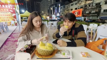 Vika Kolesnaya dan Billy Syahputra Kompak Makan di Warteg sampai Cicip Durian