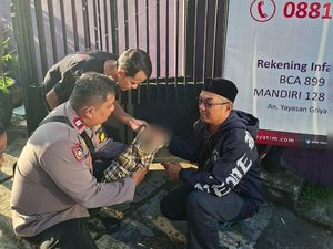 Bayi Ditemukan Warga di Depan Yayasan Yatim Jakbar, Polisi Bantu Evakuasi Bayi Ditemukan Warga di Depan Yayasan Yatim Jakbar, Polisi Bantu Evakuasi
