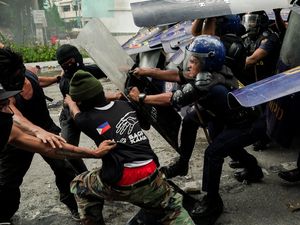 Bentrok di Manila, Warga Filipina Protes Dugaan Korupsi Proyek Pengendalian Banjir