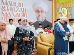 Khofifah Ajak Santri Jadi Pewaris Kepemimpinan Umat di Probolinggo Khofifah Ajak Santri Jadi Pewaris Kepemimpinan Umat di Probolinggo