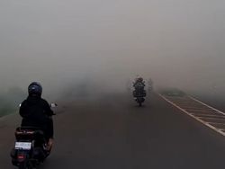 Asap Tebal Tutup Jalinsum Palembang-Indralaya, Pengendara Harus Hati-Hati