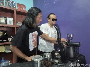 Kisah Inspiratif Barista Tunanetra di Tabanan Rintis Kopi Bayang Bali Kisah Inspiratif Barista Tunanetra di Tabanan Rintis Kopi Bayang Bali