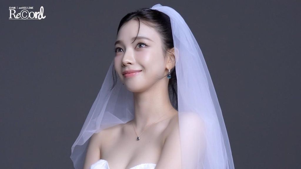 7 Gaya Karina aespa Bergaun Pengantin, Visualnya Unreal Tak Bisa Disaingi AI 7 Gaya Karina aespa Bergaun Pengantin, Visualnya Unreal Tak Bisa Disaingi AI