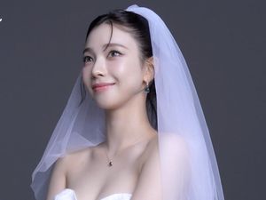 7 Gaya Karina aespa Bergaun Pengantin, Visualnya Unreal Tak Bisa Disaingi AI 7 Gaya Karina aespa Bergaun Pengantin, Visualnya Unreal Tak Bisa Disaingi AI