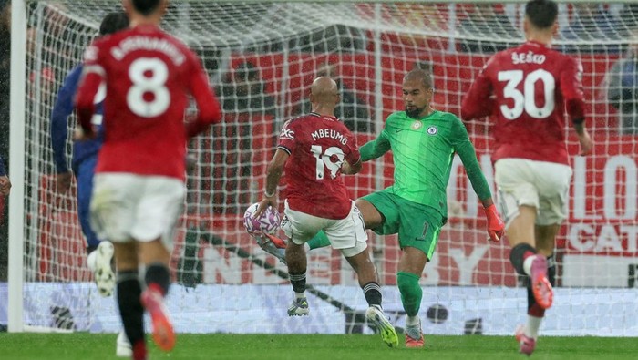 Babak Pertama Sengit, MU Kuasai Chelsea dengan Dua Kartu Merah!