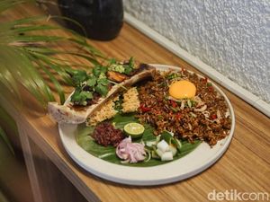 Sensasi Makan Nasgor Spesial dengan Panorama Gunung Cikuray Sensasi Makan Nasgor Spesial dengan Panorama Gunung Cikuray