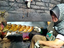 Mengenal Kampung Ikan Asap Sidoarjo dan Harga Terkini