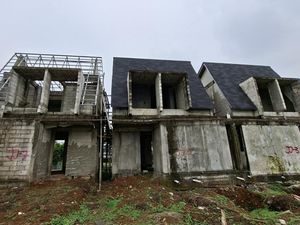 Potret Rumah YVE Habitat Depok yang Mandek dan Viral Diprotes Konsumen Potret Rumah YVE Habitat Depok yang Mandek dan Viral Diprotes Konsumen
