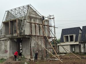 Rumah Tak Juga Rampung, Konsumen YVE Habitat Ngadu ke Dede Yusuf Rumah Tak Juga Rampung, Konsumen YVE Habitat Ngadu ke Dede Yusuf