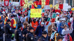 Ribuan Demonstran Turun ke Jalan Toronto Tolak Kebijakan Carney