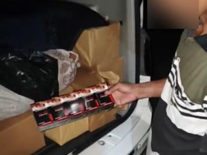18,2 Juta Batang Rokok Ilegal Senilai Rp 27,1 Miliar Disita di Malang 18,2 Juta Batang Rokok Ilegal Senilai Rp 27,1 Miliar Disita di Malang