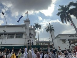Meriahnya Teatrikal Perobekan Bendera di Hotel Yamato Surabaya