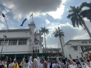 Meriahnya Teatrikal Perobekan Bendera di Hotel Yamato Surabaya Meriahnya Teatrikal Perobekan Bendera di Hotel Yamato Surabaya