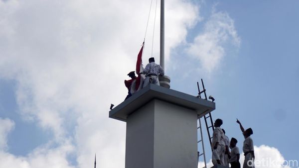 Teatrikal Perobekan Bendera di Hotel Yamato Surabaya