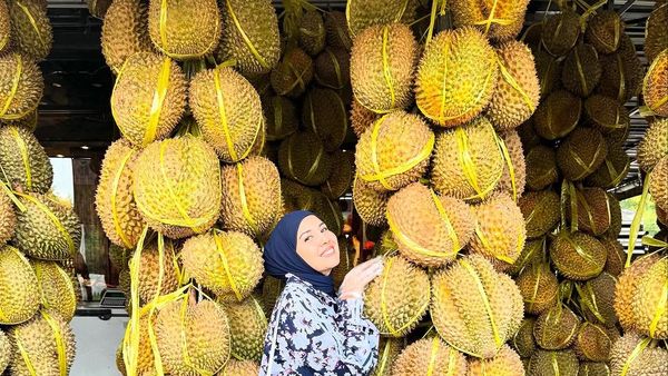 Tya Ariestya, Juragan Kos yang Hobi Jajan Durian hingga Donat