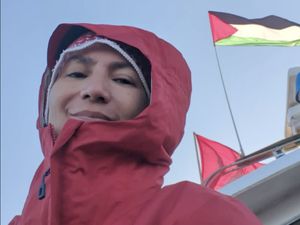 Wanda Hamidah Ultah ke-48: Berlayar ke Gaza-Ucapan dari Anak-anak