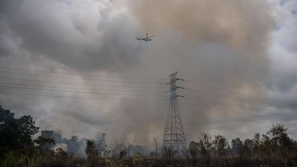 Water Bombing Dikerahkan, Api di Lahan Ogan Ilir Berhasil Dipadamkan