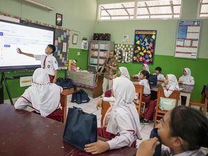 330 Ribu Sekolah Akan Dibekali Layar Digital Pintar Tahun Ini
