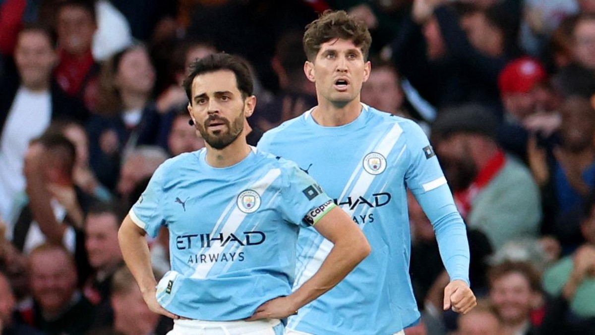 Bernardo Silva (kiri) dan John Stones. Foto: REUTERS/Hannah McKay