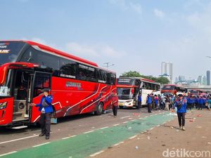 Demo Buruh Bubar, Lalin Depan DPR Kembali Normal