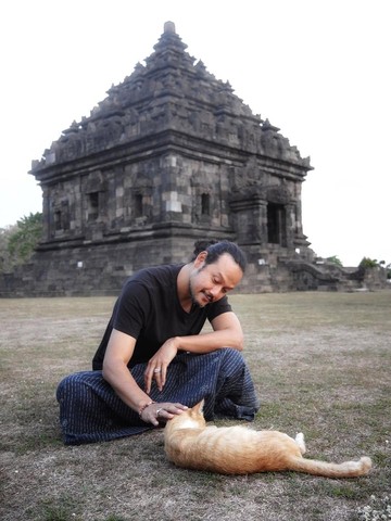 Ide Liburan di Yogyakarta ala Dwi Sasono: Candi Ijo dan Pasar Ngasem