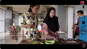 Fajar Sadboy Kini Jualan Ayam Woku hingga Bubur Manado, Intip Potretnya!