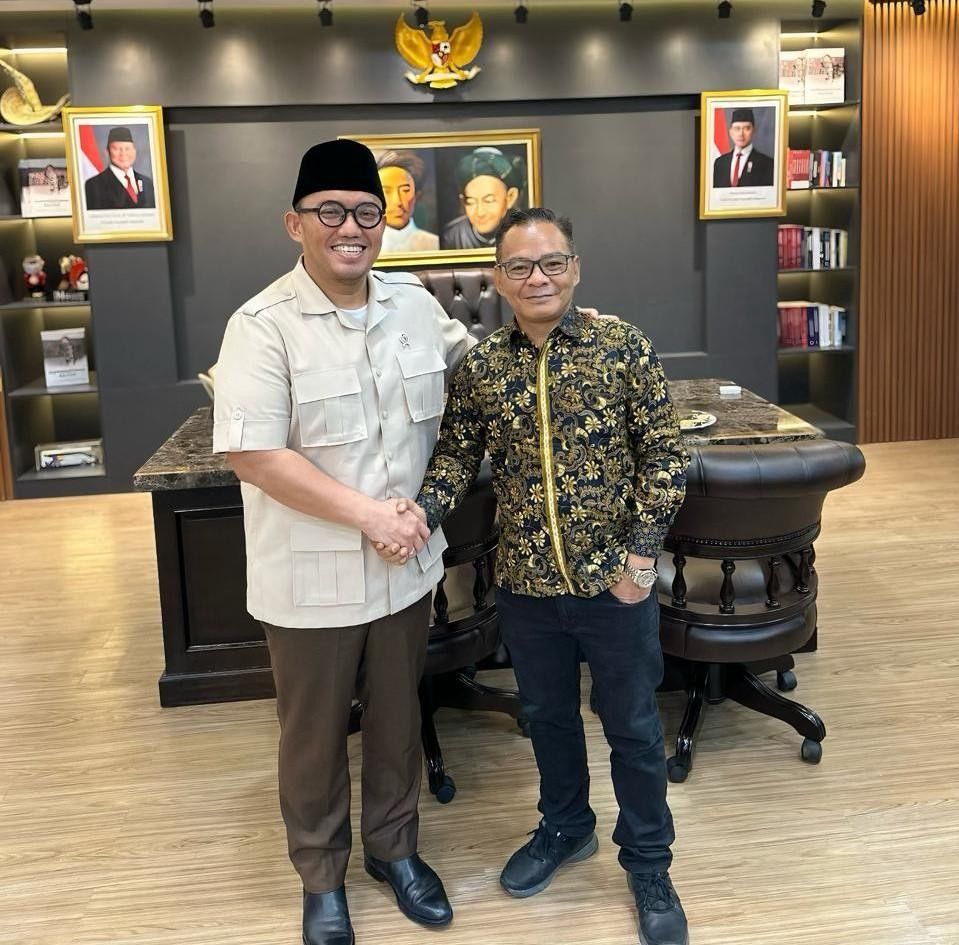CEO Tunaya.id, Muhammad Khairi,Lc, MA (kanan) bersama Wamen Haji dan Umrah Dahnil Anzar Simanjuntak. Foto Dok Tunaya.id