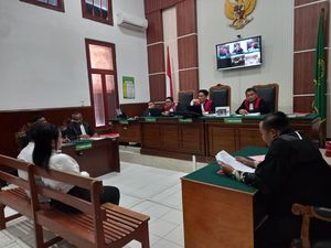 Jan Hwa Diana Bos Sentosa Seal Dituntut 8 Bulan di Kasus Perusakan Mobil Jan Hwa Diana Bos Sentosa Seal Dituntut 8 Bulan di Kasus Perusakan Mobil