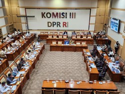 Rapat RKUHAP, Wamen HAM Usul Izin Sadap-Larangan Penahanan di Kantor Penyidik