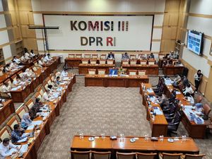 Rapat RKUHAP, Wamen HAM Usul Izin Sadap-Larangan Penahanan di Kantor Penyidik Rapat RKUHAP, Wamen HAM Usul Izin Sadap-Larangan Penahanan di Kantor Penyidik