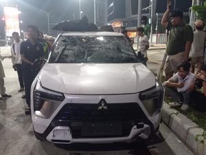 Pengemudi Dimassa-Mobil Dirusak Warga di Medan Dalam Kondisi Mabuk Tuak Pengemudi Dimassa-Mobil Dirusak Warga di Medan Dalam Kondisi Mabuk Tuak
