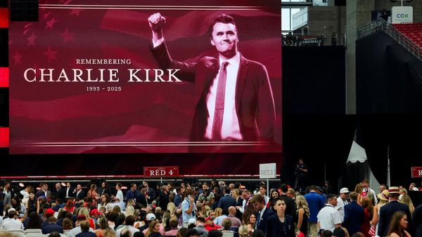 Lautan Pelayat Penuhi Arizona Peringati Kepergian Charlie Kirk