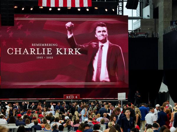 Lautan Pelayat Penuhi Arizona Peringati Kepergian Charlie Kirk
