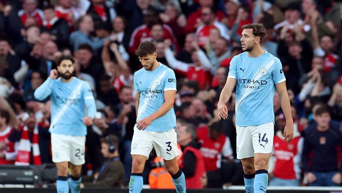 Soccer Football - Premier League - Arsenal v Manchester City - Emirates Stadium, London, Britain - September 21, 2025 Manchester Citys Nico Gonzalez and Ruben Dias look dejected after Arsenals Gabriel Martinelli scores their first goal REUTERS/Hannah Mckay EDITORIAL USE ONLY. NO USE WITH UNAUTHORIZED AUDIO, VIDEO, DATA, FIXTURE LISTS, CLUB/LEAGUE LOGOS OR LIVE SERVICES. ONLINE IN-MATCH USE LIMITED TO 120 IMAGES, NO VIDEO EMULATION. NO USE IN BETTING, GAMES OR SINGLE CLUB/LEAGUE/PLAYER PUBLICATIONS. PLEASE CONTACT YOUR ACCOUNT REPRESENTATIVE FOR FURTHER DETAILS..